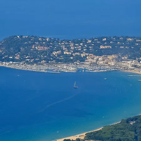 T2 Cavalaire, Balcon & Parking
